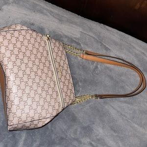 FREE items comes with a Karl Lagerfeld handbag